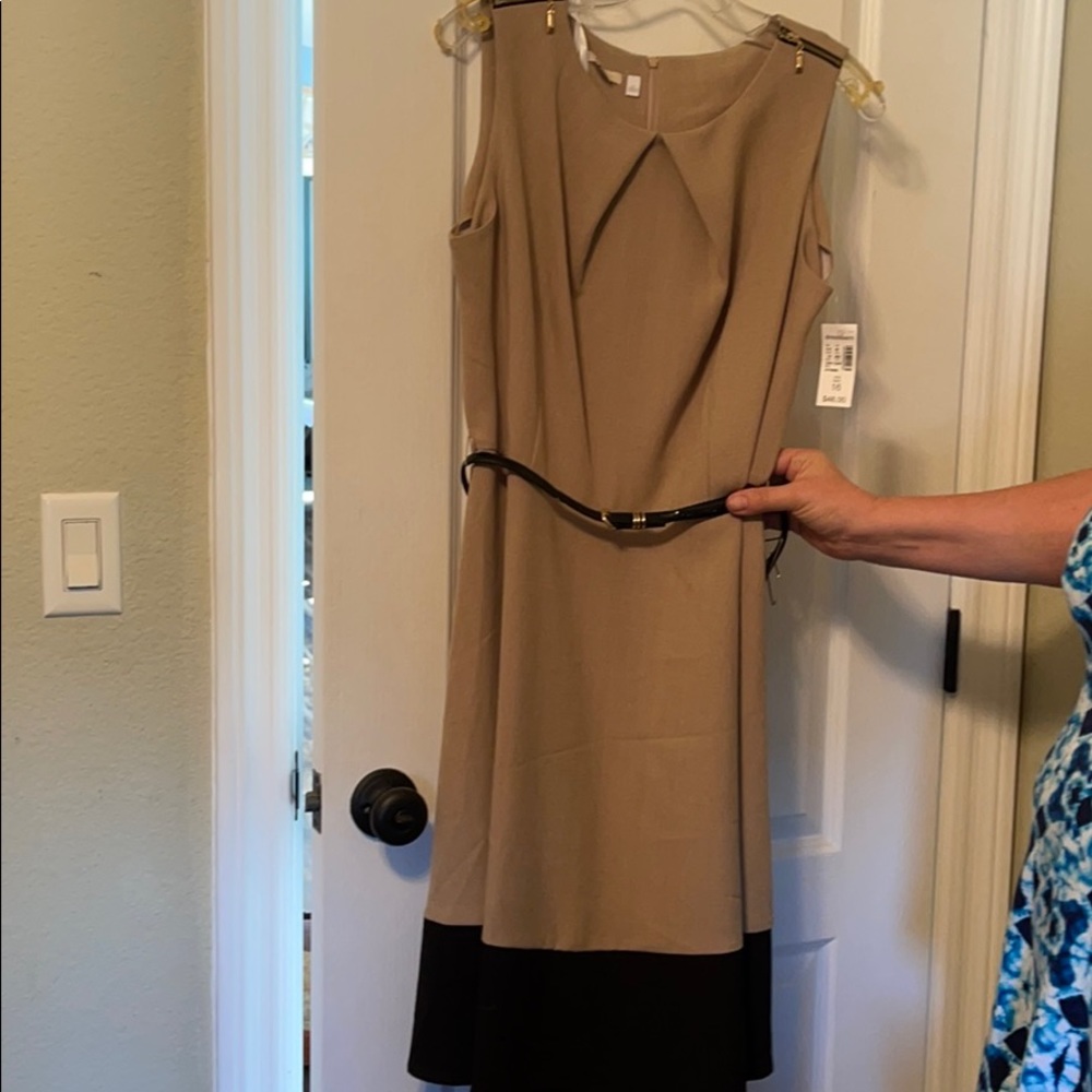 Signature brand dress with belt and zip accent